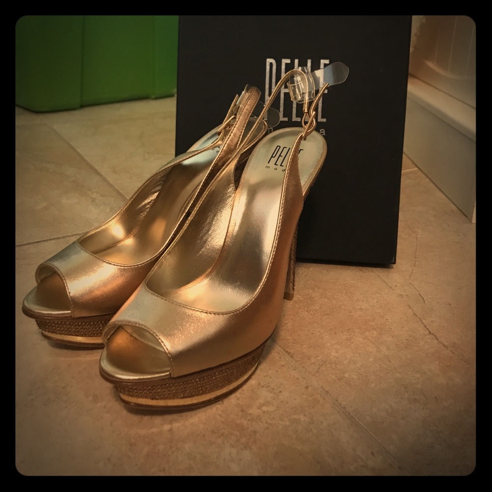 Gold Metallic Pelle Moda Peep toe heels